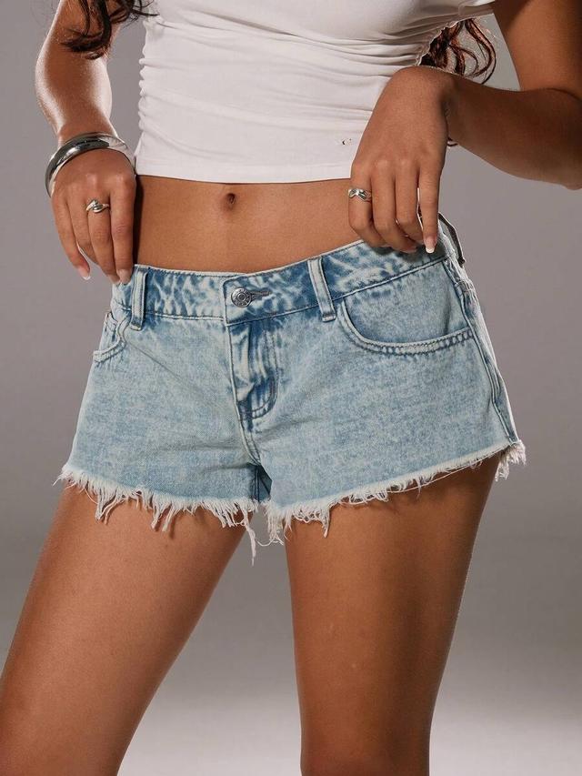 light wash frayed hem denim shorts