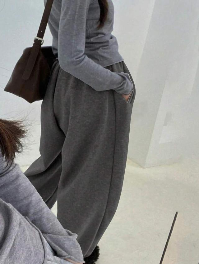 grey drawstring loose leg sweatpants