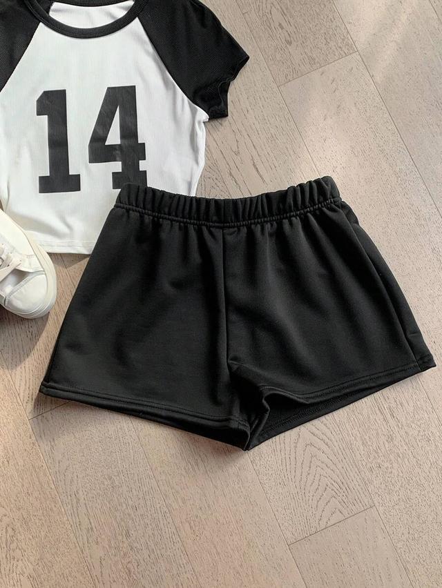 black elastic waist gym shorts