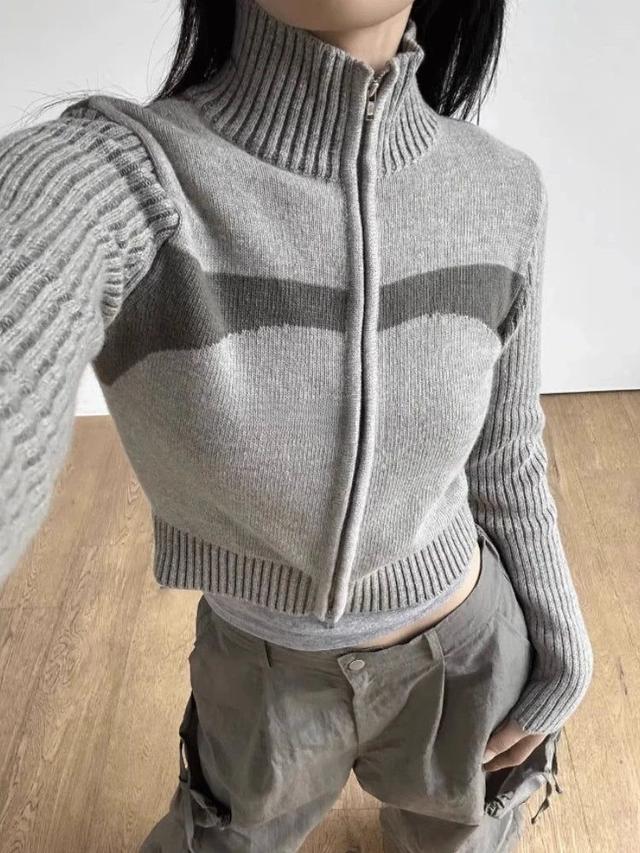 grey ribbed zip-up knit jacket