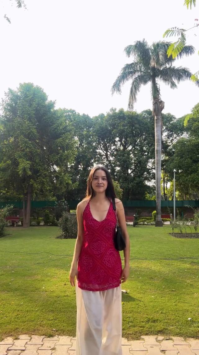 fuchsia bandhani print halter neck sleeveless top