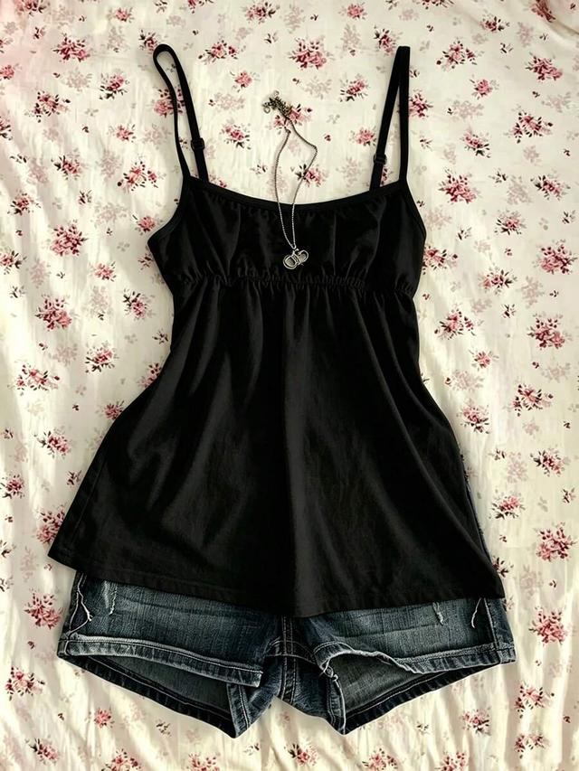 black camisole tank top with denim shorts