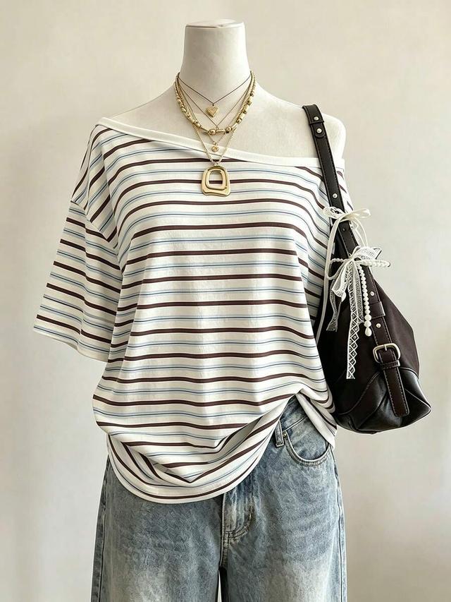 striped digital print minimalist round neck t-shirt