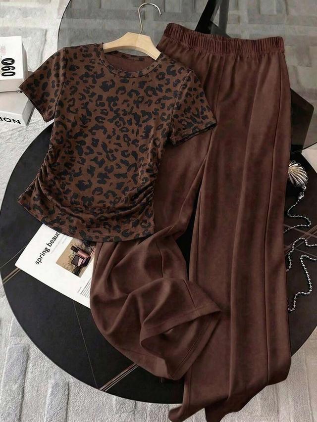 casual leopard print round neck top with ruched hem