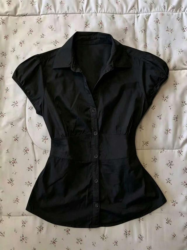 islasuriya minimalist solid black waist-defining button-down shirt