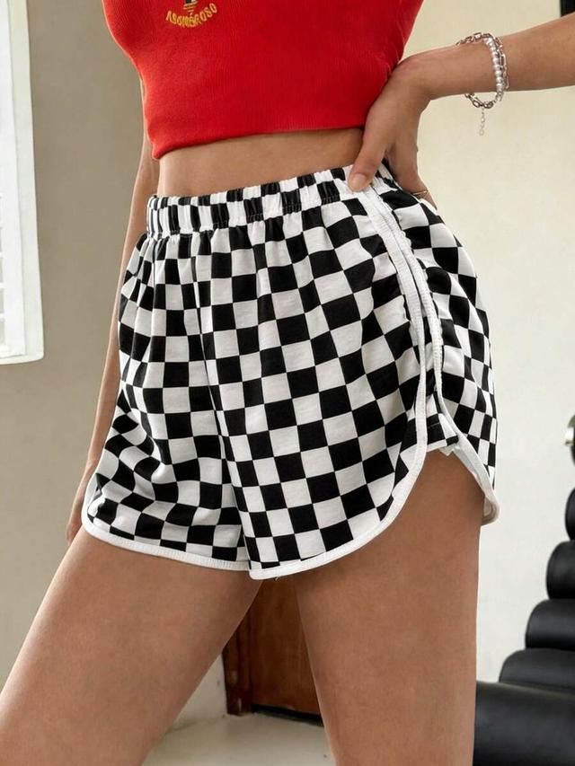 checkerboard print elastic waist casual shorts