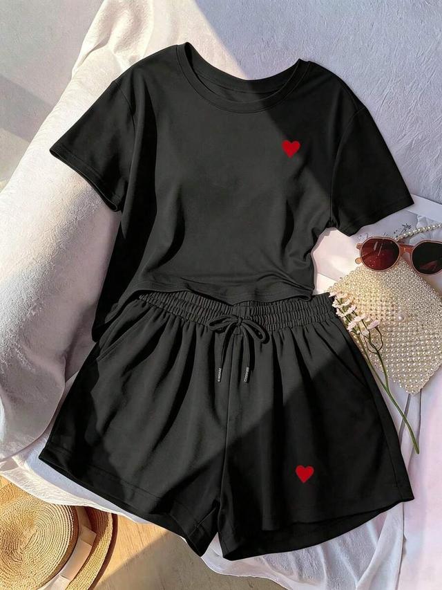 black heart print t-shirt and elastic waist shorts set