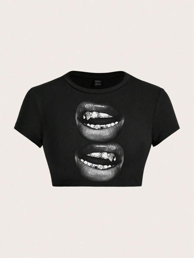 black crew neck short sleeve lip print crop top