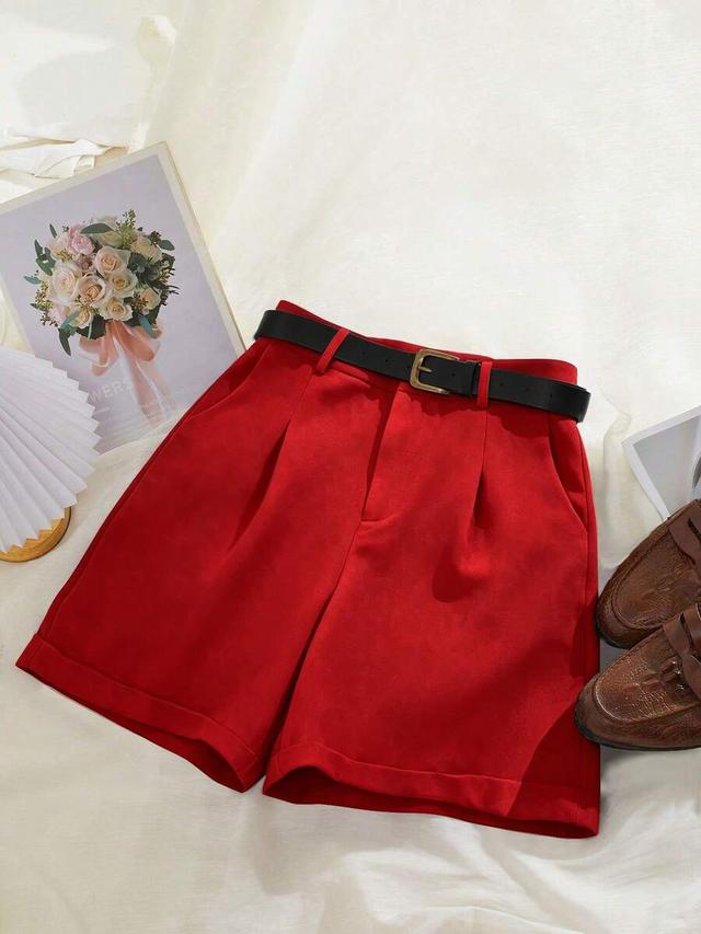 red pleated loose casual shorts with belt