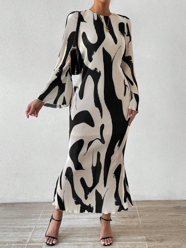 black and white abstract print pleated maxi dress