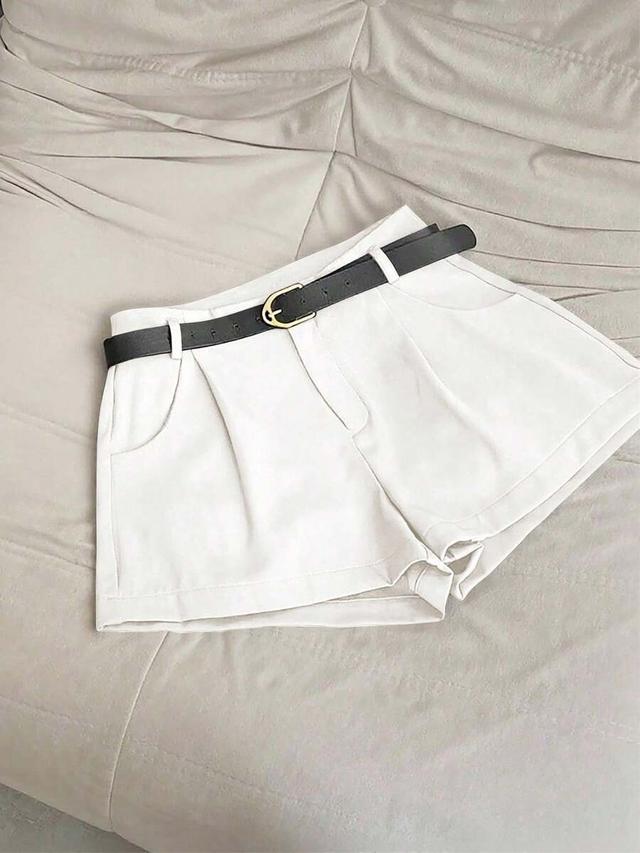 white pleated casual shorts with pockets