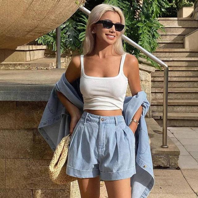 white cuffed hem shorts