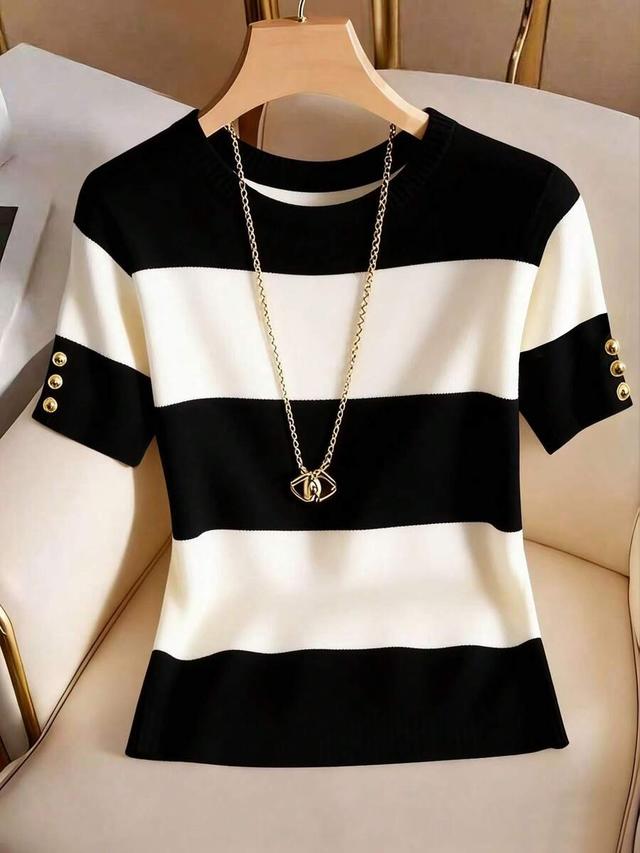 black and white striped short sleeve knit t-shirt