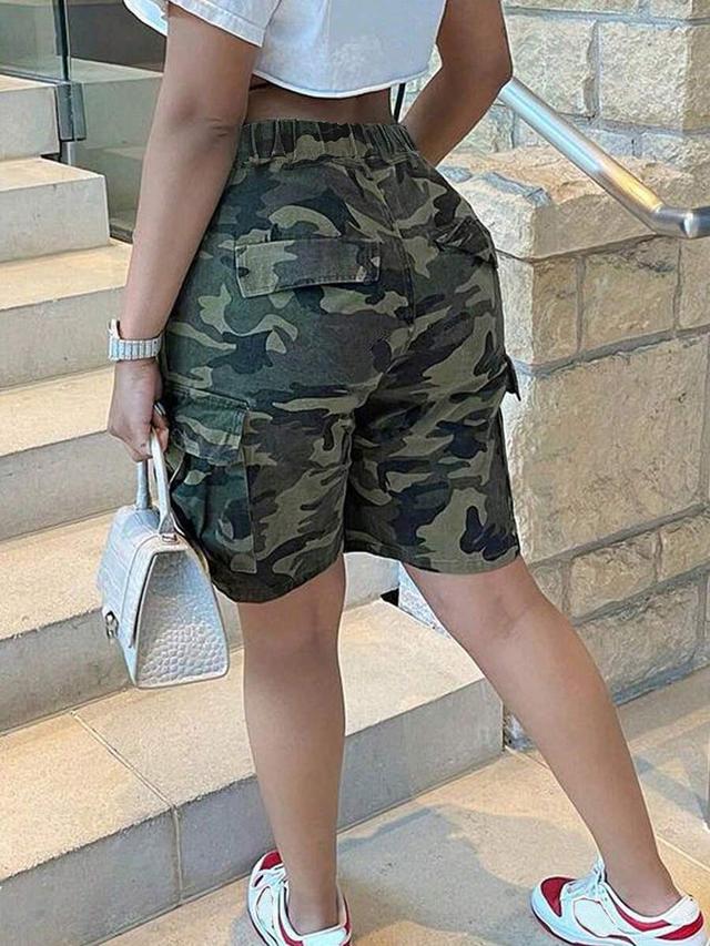 camouflage print cargo shorts with elastic waist