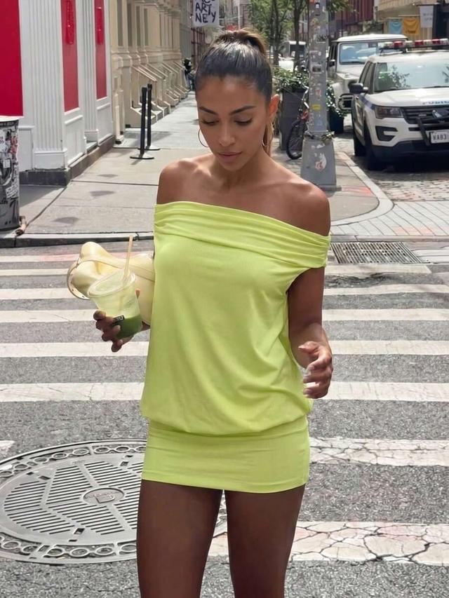 solid color off-shoulder short knit dress