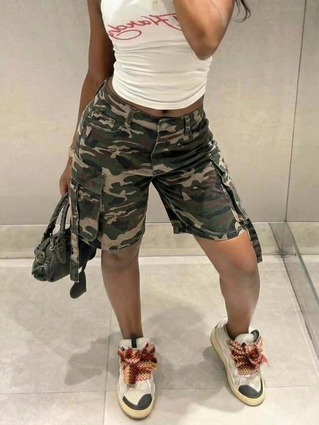 camouflage print cotton cargo shorts