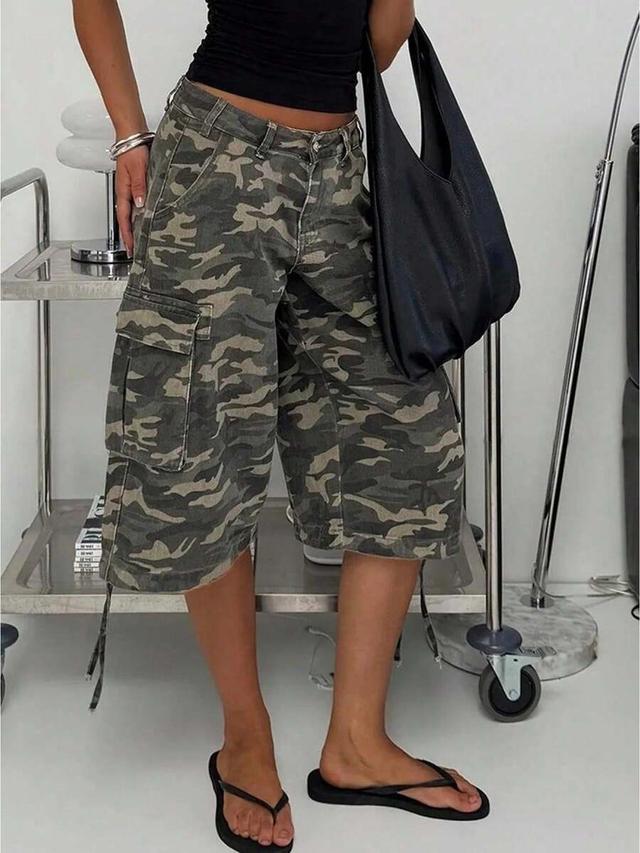 camo print cotton cargo shorts with side pockets