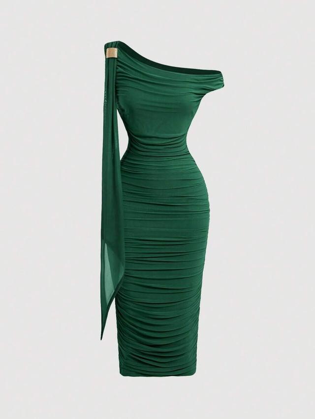 emerald green one-shoulder ruched midi dress