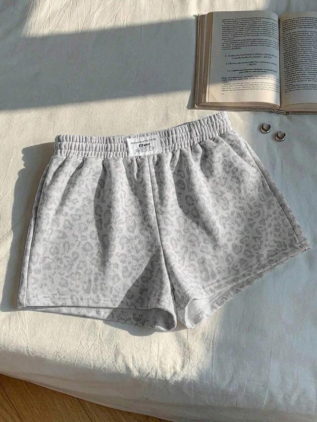 casual mid-waist loose gray leopard print shorts