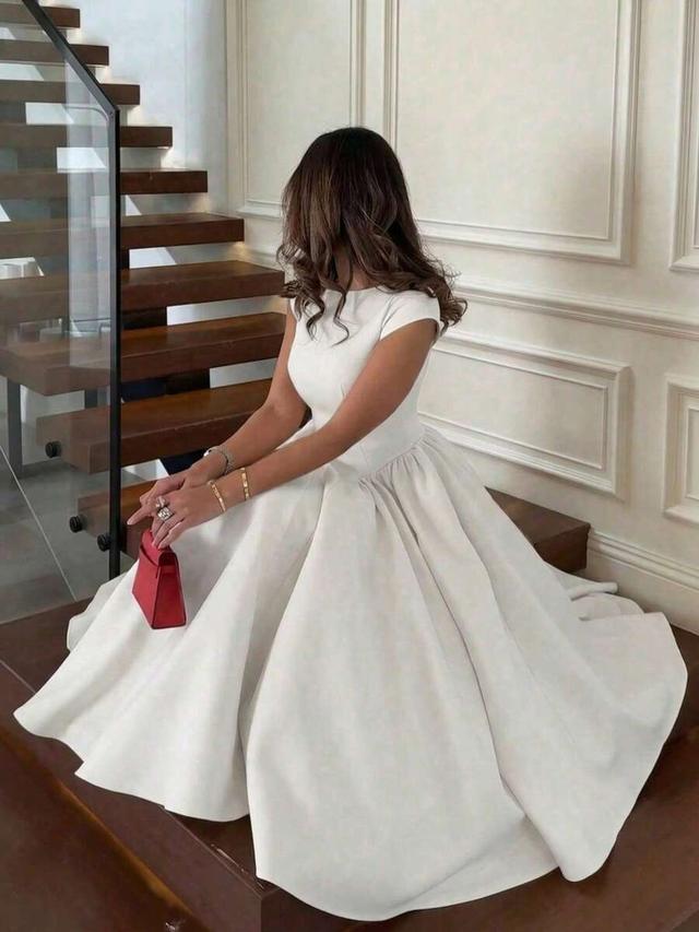 elegant minimalist white short sleeve pleated long dress