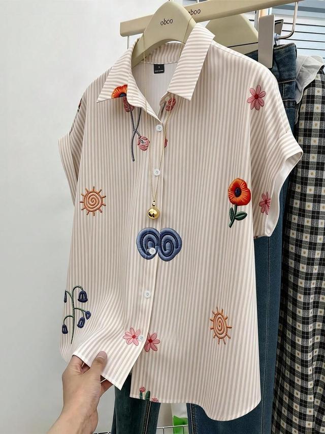loose short sleeve collared shirt with floral embroidery