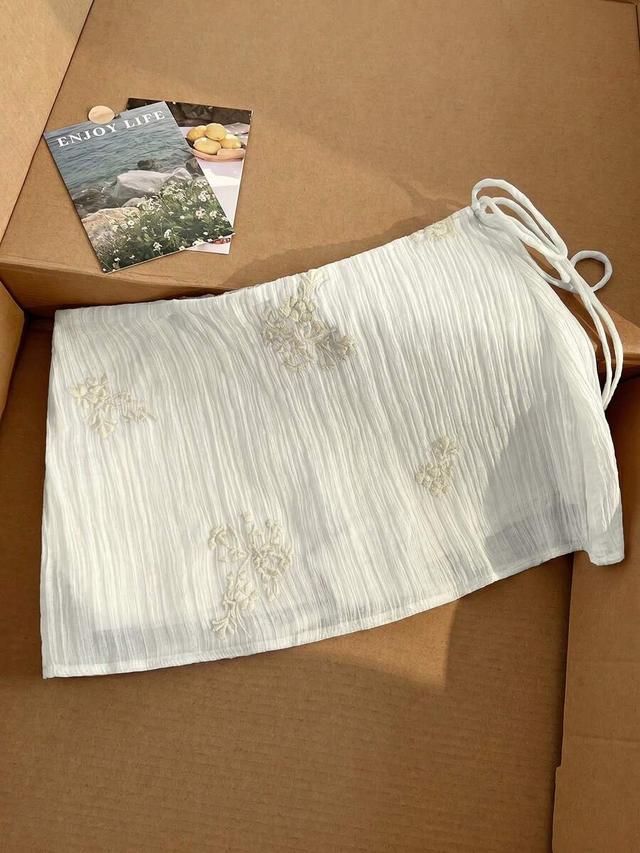 white flirla women's embroidered low-waist woven mini skirt