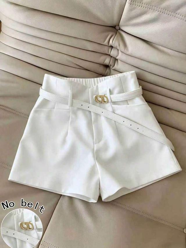 white pleated high-waisted casual shorts