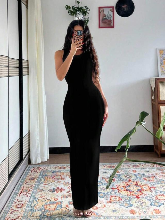 minimalist black sleeveless maxi bodycon dress