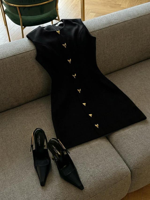 elegant black fitted bodycon mini dress
