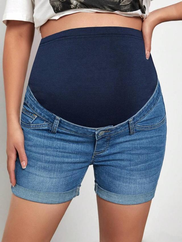 maternity contrast high waist cuffed hem denim shorts