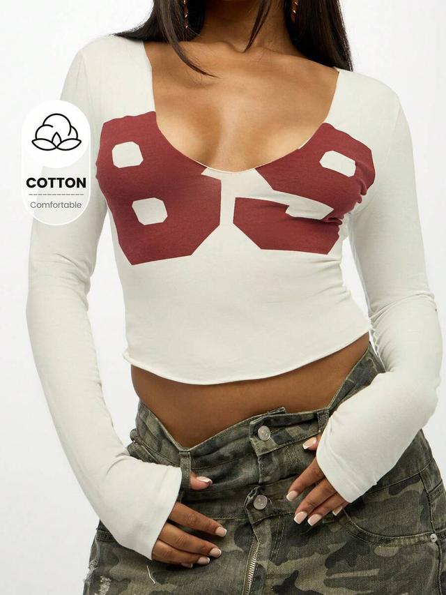v-neck long sleeve graphic crop top