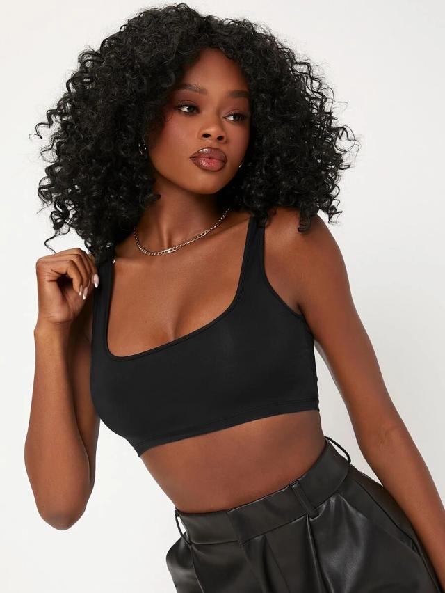 black scoop neck crop tank top