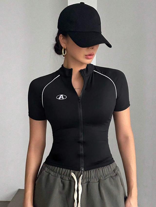 black short sleeve zipper front slim fit crop top