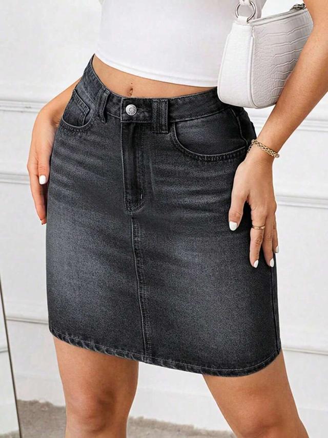 casual mid-waist black denim mini skirt with pockets
