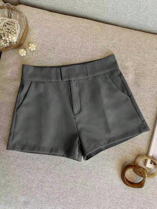 minimalist solid color high-waisted tailored shorts