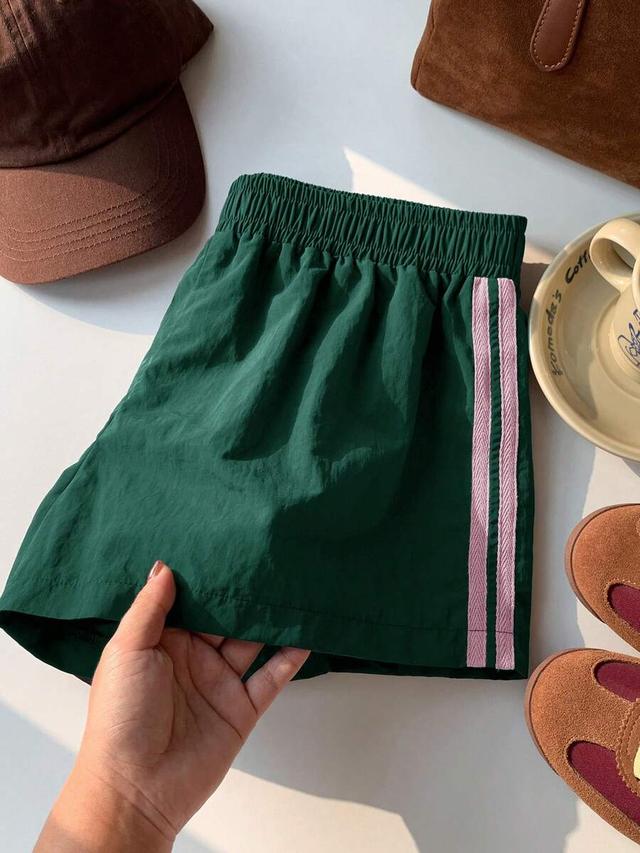 olive green elastic waist striped casual shorts