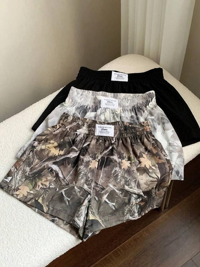 black casual elastic waist shorts in solid and camo print