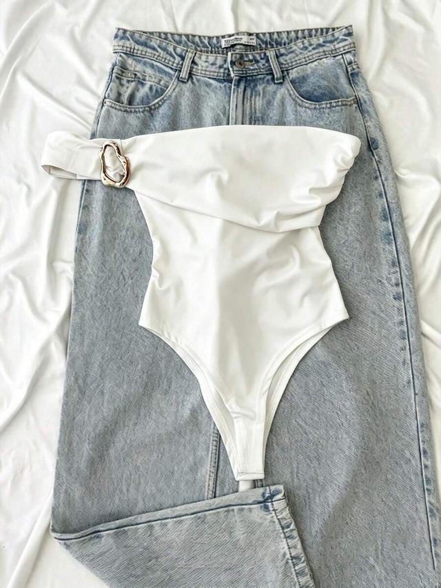white one-shoulder bandeau bodysuit with metal decor