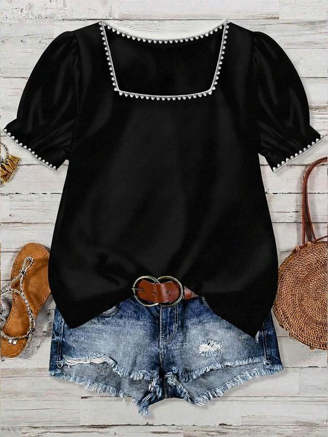 black square collar blouse with shell embroidery trim