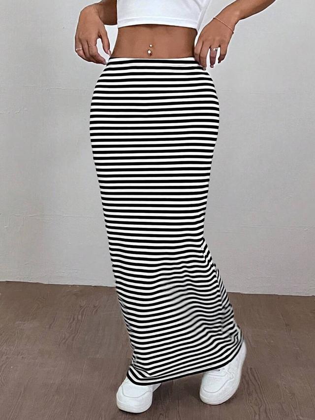 striped knit tight-fit knee-length skirt