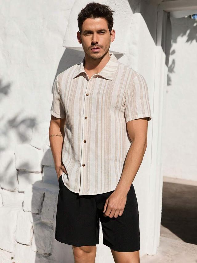 men's striped short sleeve button-down casual shirt