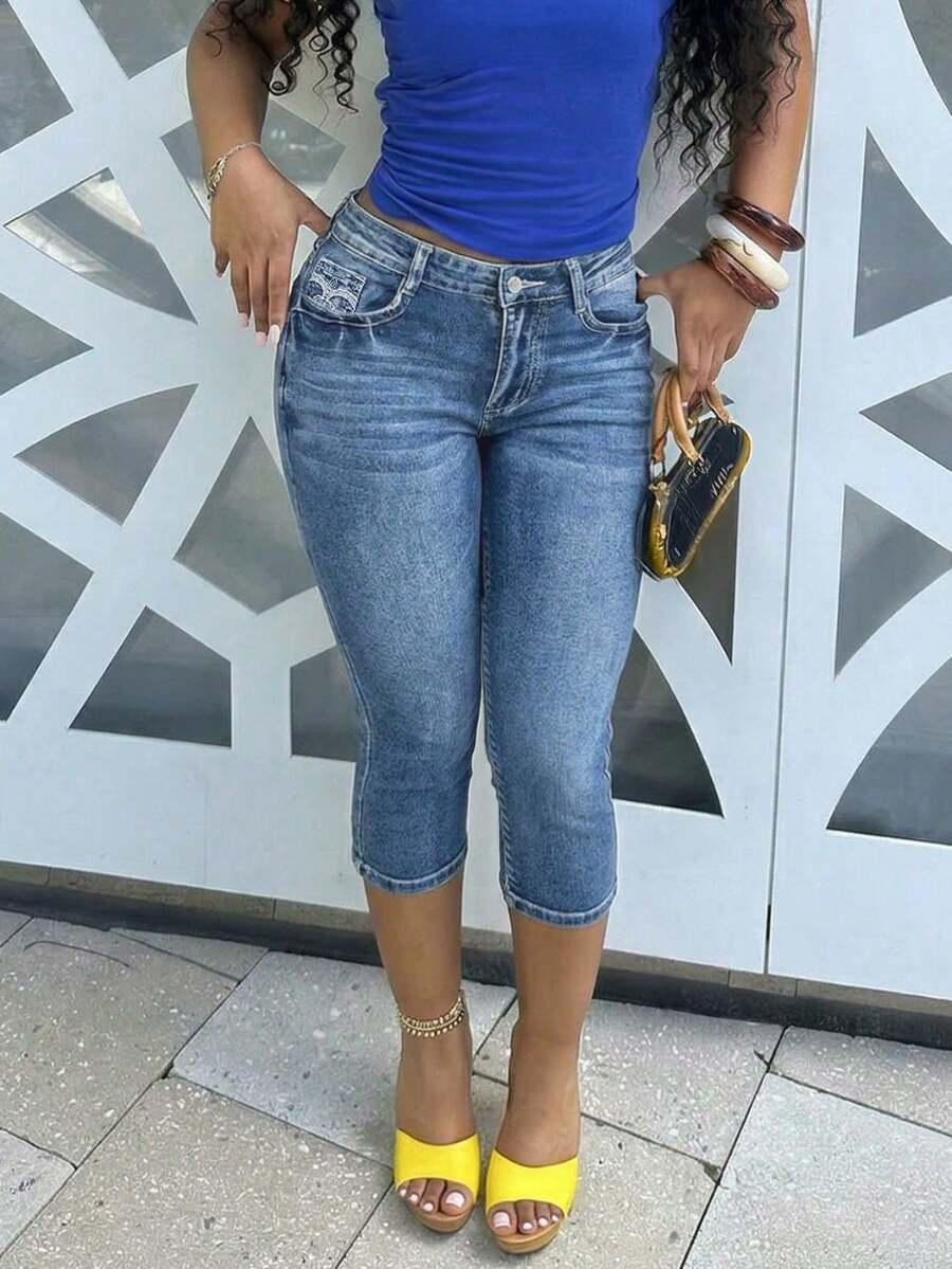 mid-wash denim capri jeans with pocket detail
