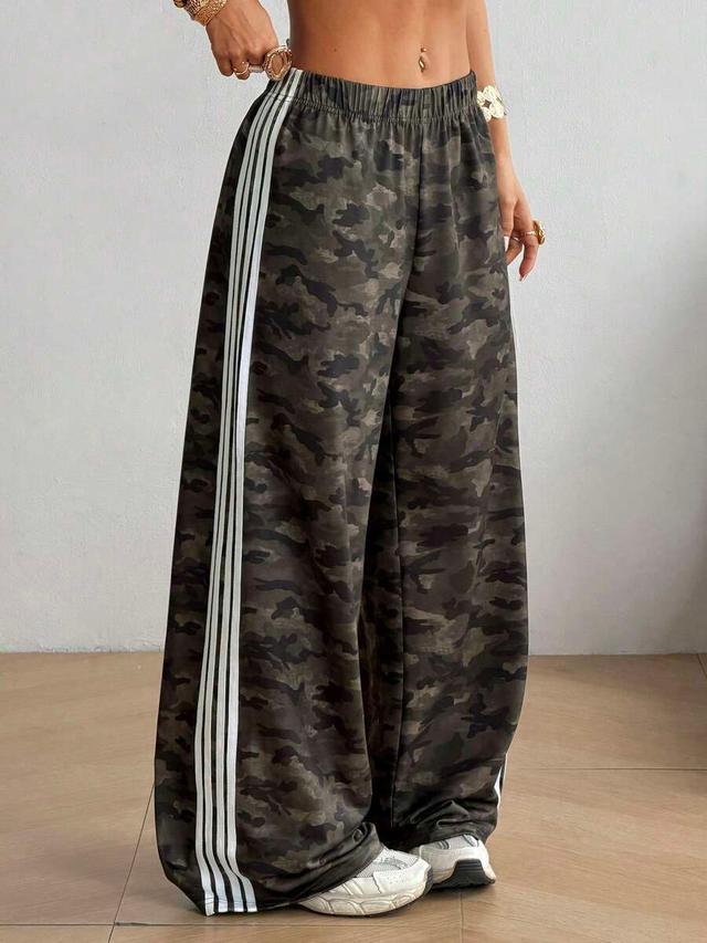 camouflage print side stripe wide leg sweatpants