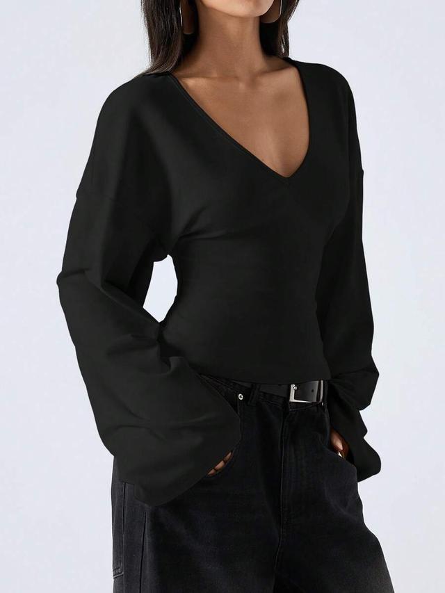 black v-neck long flare sleeve cropped top