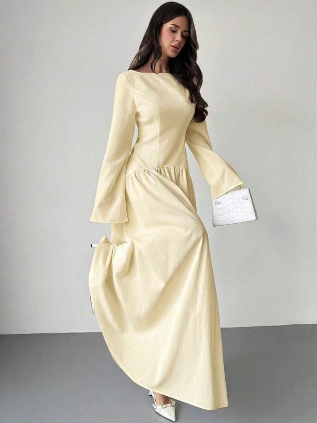 minimalist elegant white long sleeve a-line dress
