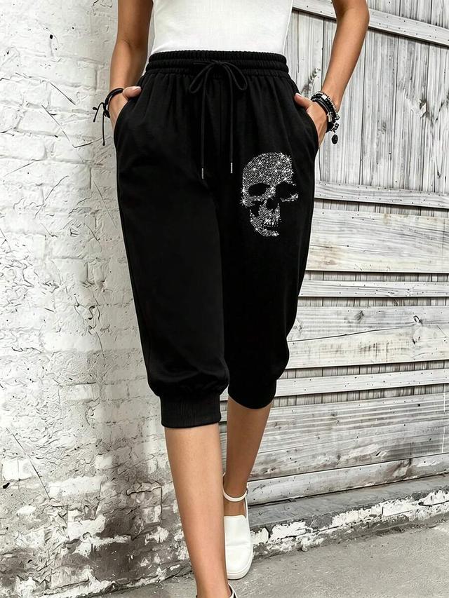 drawstring cuffed cropped sweatpants with rhinestone skull pattern