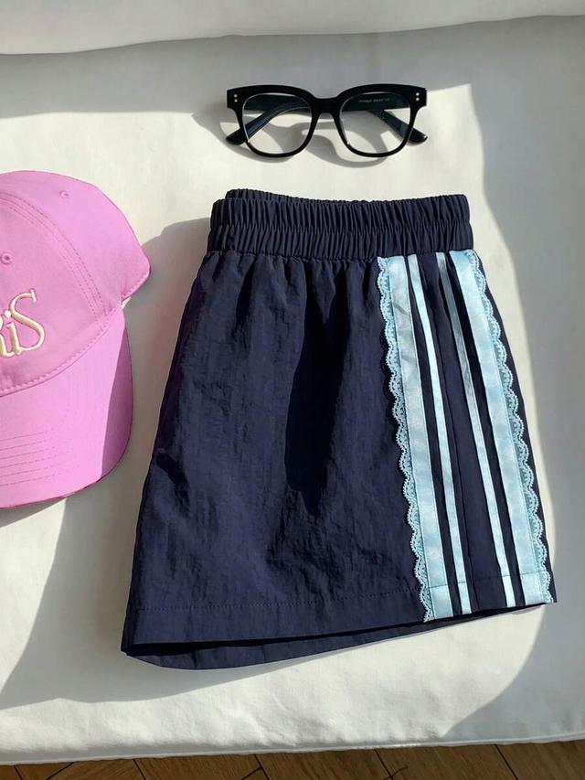 navy blue elastic waist contrast lace trim casual shorts