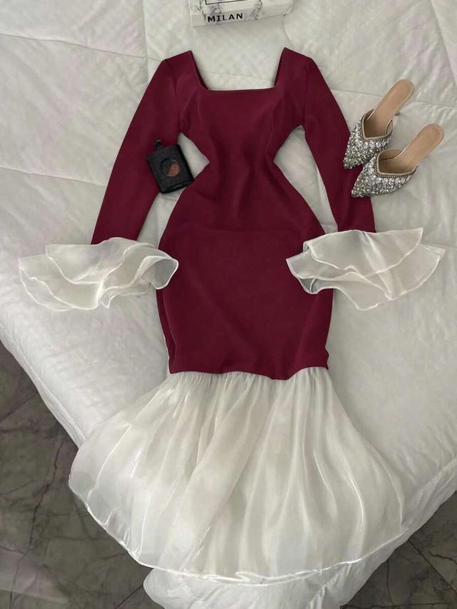 burgundy and white color block ruffle hem dress
