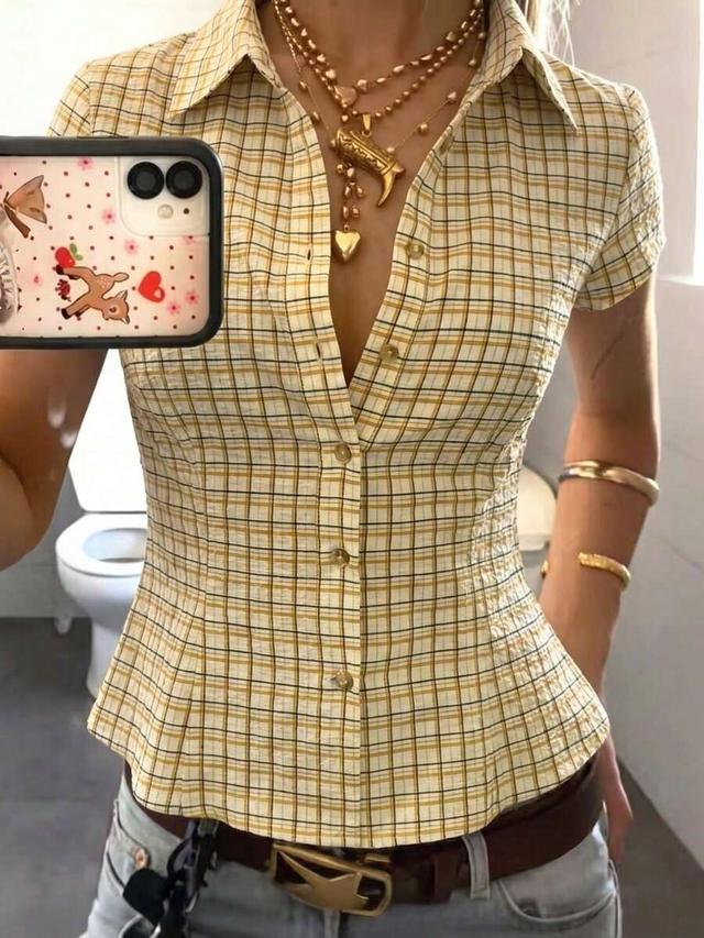 yellow plaid short sleeve fitted button-up shirt