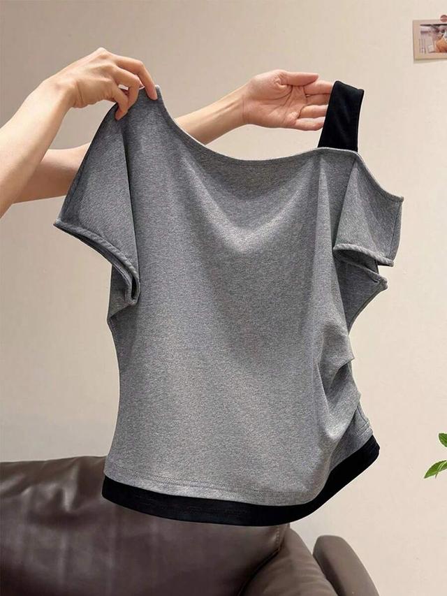 nostanoir grey and black oblique shoulder short sleeve top